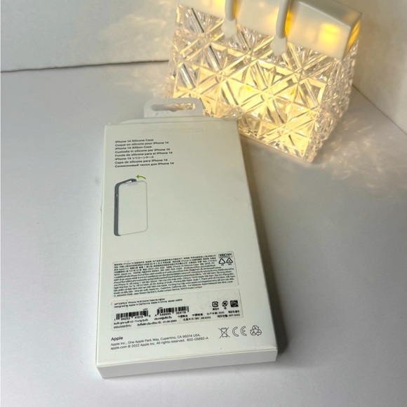 NWT Original Apple IPhone 14 Silicone Case Cover MagSafe Sunglow - Picture 9 of 11